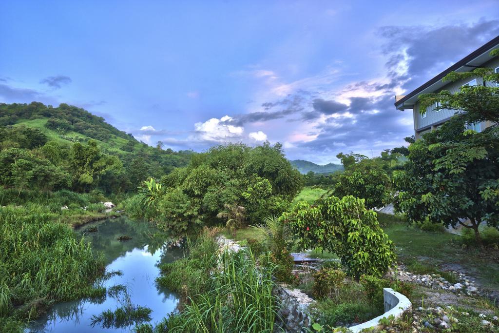 Green Canyon Leisure Farms Clark Field Экстерьер фото