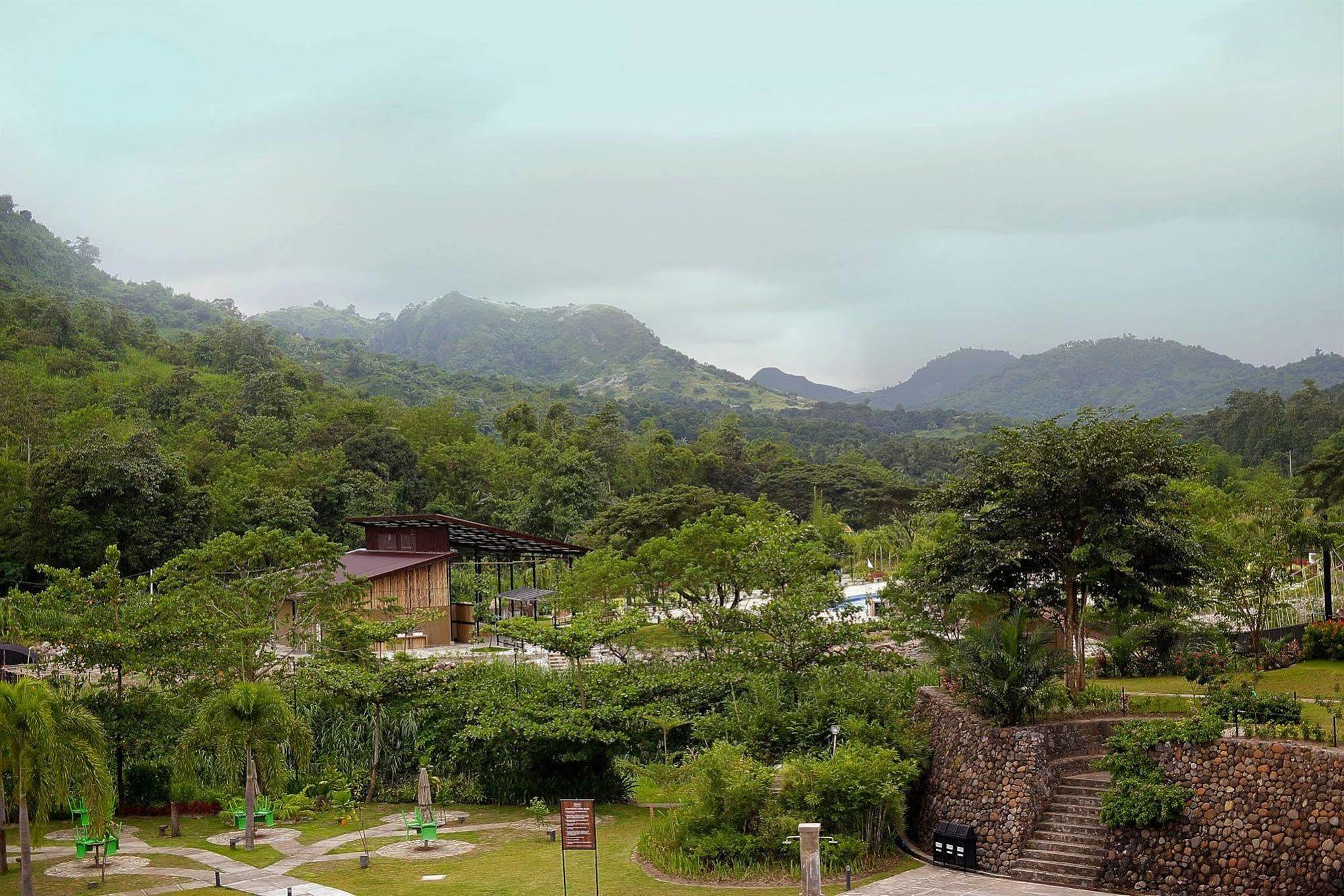 Green Canyon Leisure Farms Clark Field Экстерьер фото